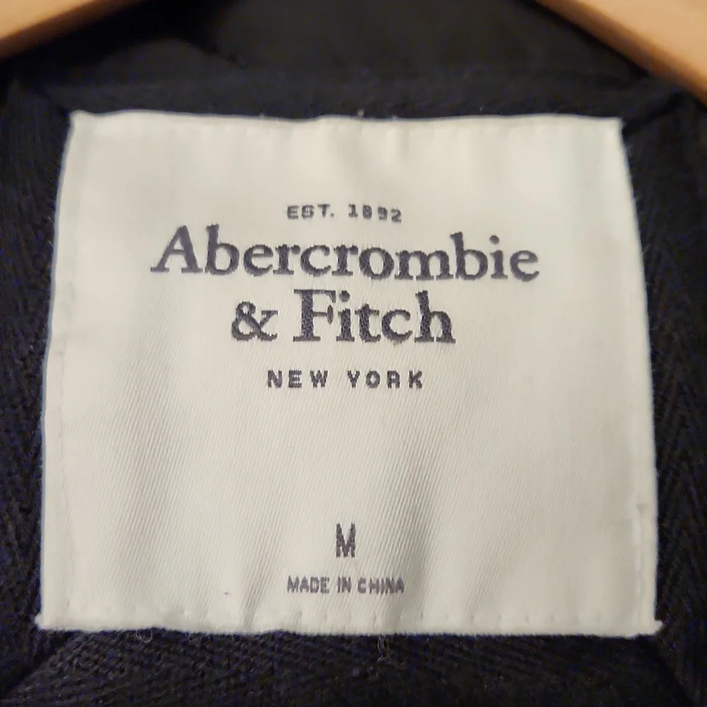 Abercrombie & Fitch Women's Medium grey quilted vest - Picture 3 of 3